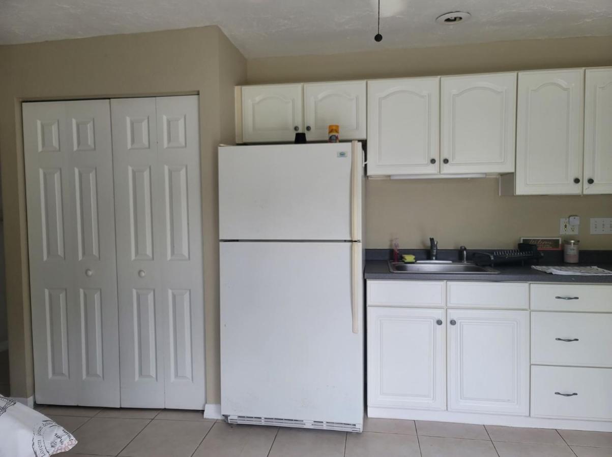 Entire Guesthouse 5 Mins To Siesta Key & Downtown Sarasota Exterior photo