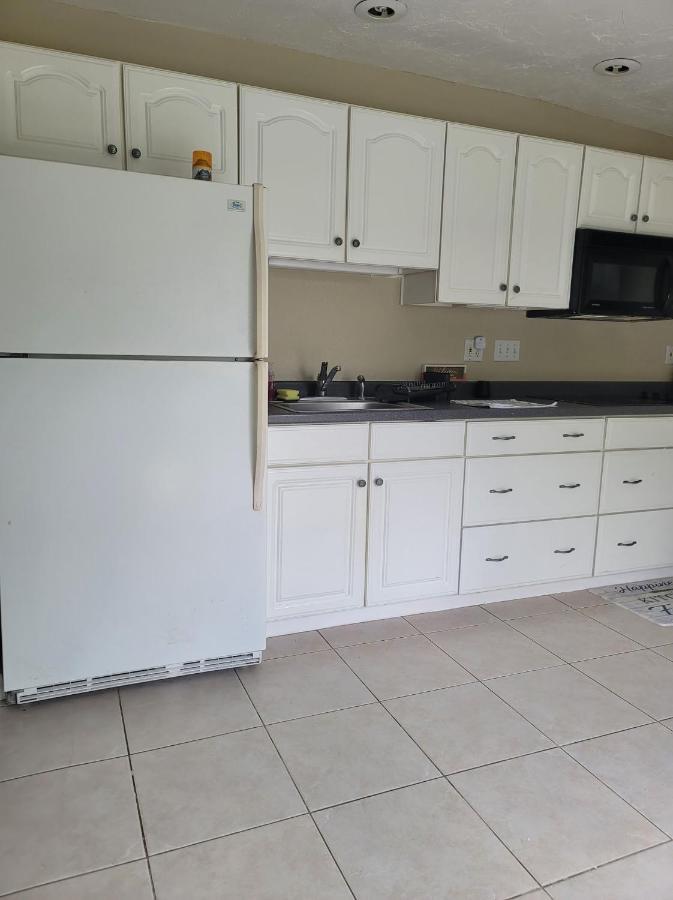 Entire Guesthouse 5 Mins To Siesta Key & Downtown Sarasota Exterior photo
